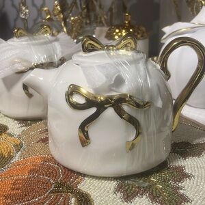Yeti White and Gold Teapot Set